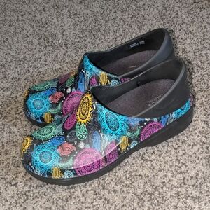 Crocs Lock Non Slip Nursing Clogs Women's Size 8